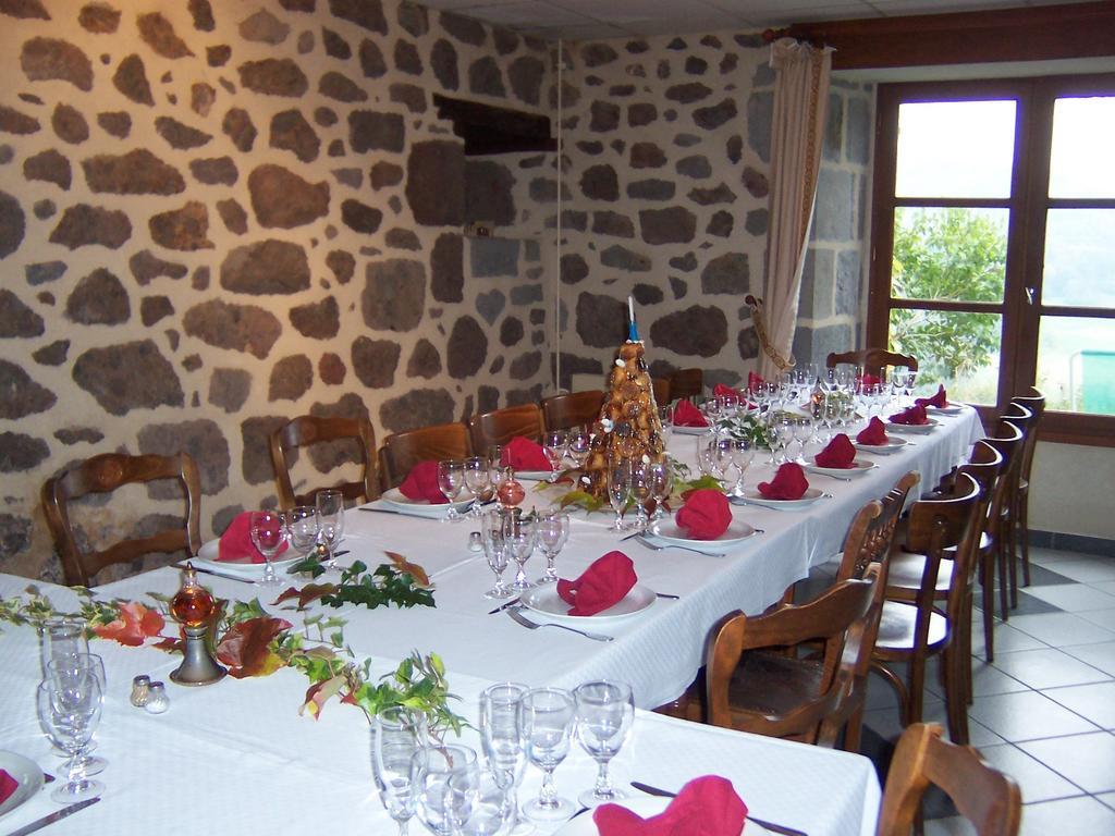Auberge Hotel De Tournemire - Cantal Buitenkant foto